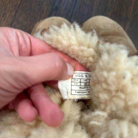 UGG Bailey Bow Kids Size 13 - Picture 3 of 7